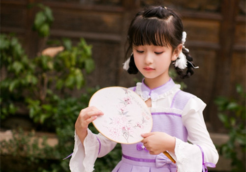 姓龙的女孩子叫什么名字好听